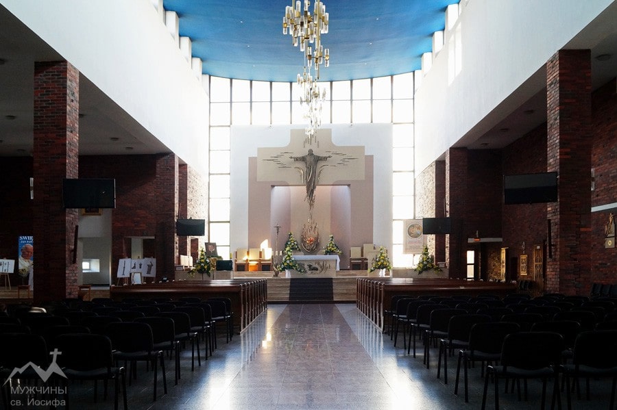 Фото красного костела в Гродно